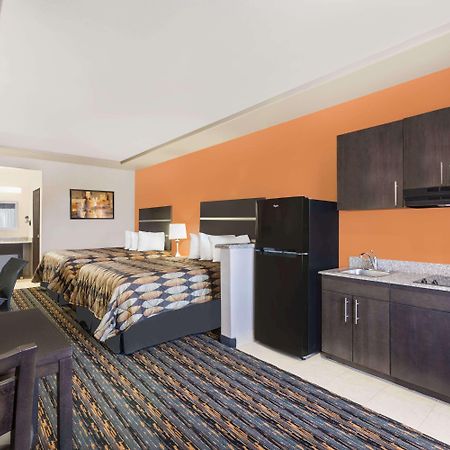 Days Inn By Wyndham Dilley Dış mekan fotoğraf