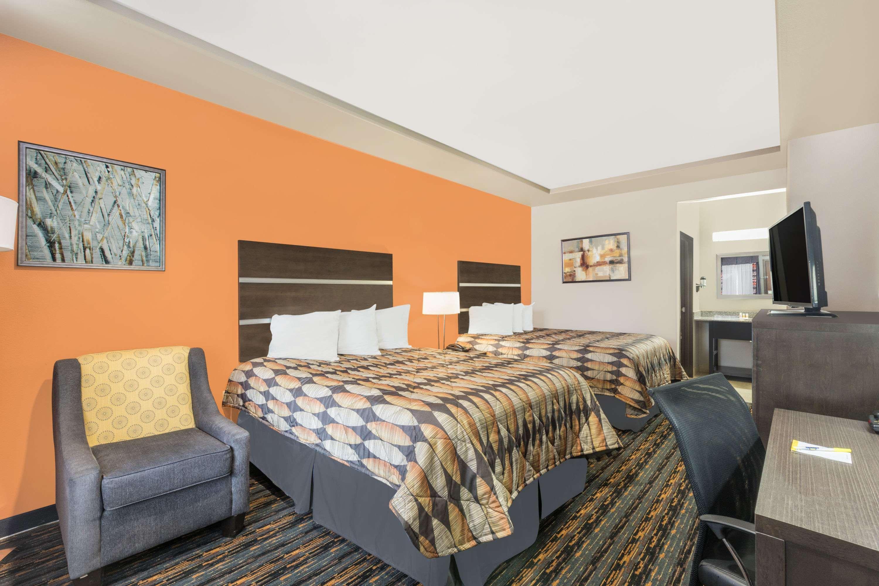 Days Inn By Wyndham Dilley Dış mekan fotoğraf